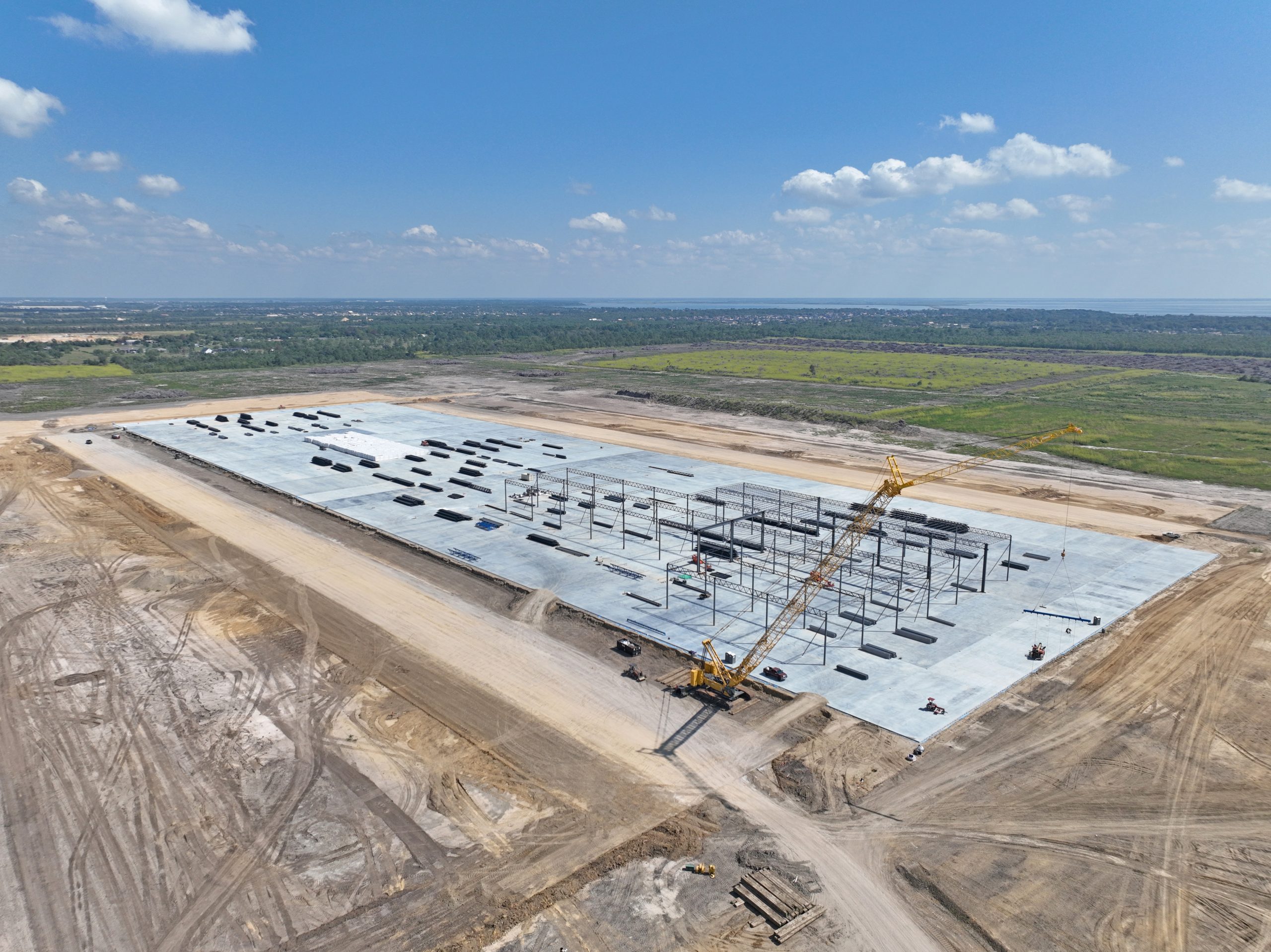 Erecting steel at TGS Cedar Port DC 4, Houston’s new largest spec warehouse