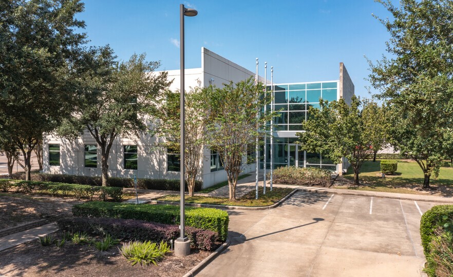 Adkisson Group purchases a 19,. Class-A office building for its  company headquarters
